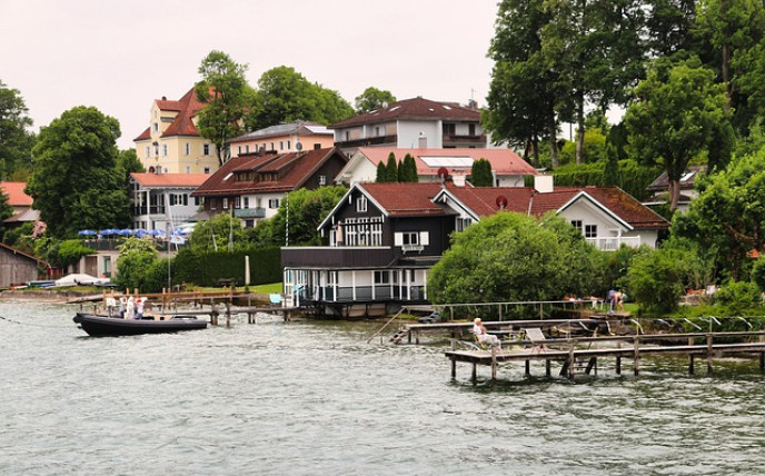 Starnberg Häuser nahe Bootsanlegestelle Starnberger See.